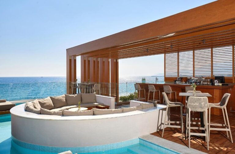 Enorme Hotels & Villas