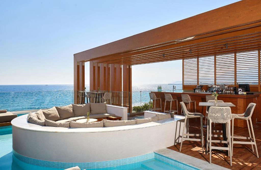 Enorme Hotels & Villas